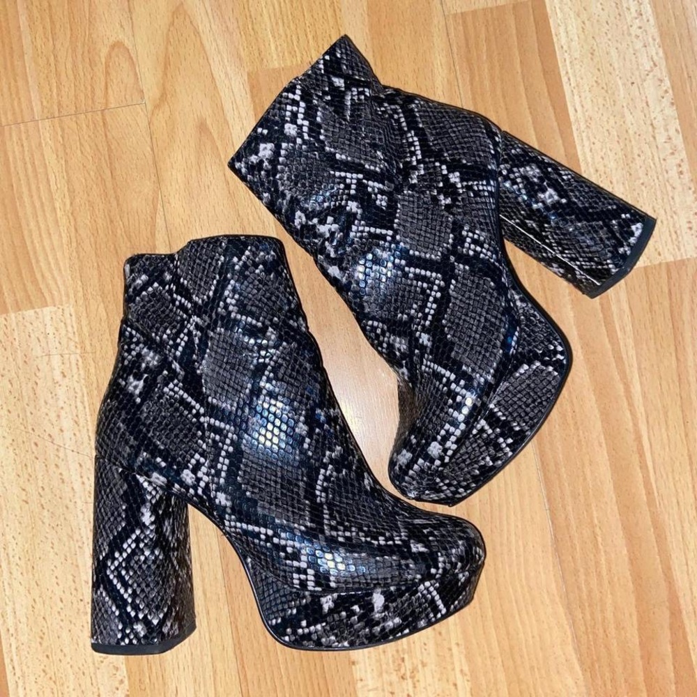 Steve Madden Snake Skin Platform Heeled Booties!